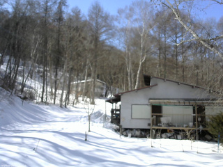長野県菅平高原 ゆたか山荘 西側(坂上) 2026/02/18 13:00