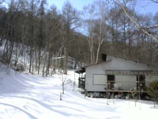 長野県菅平高原 ゆたか山荘 西側(坂上) 2026/02/18 13:30
