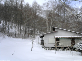 長野県菅平高原 ゆたか山荘 西側(坂上) 2026/02/19 08:15