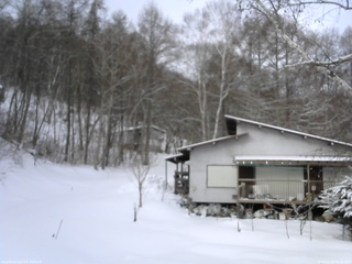 長野県菅平高原 ゆたか山荘 西側(坂上) 2026/02/19 08:30