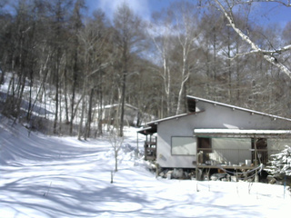 長野県菅平高原 ゆたか山荘 西側(坂上) 2026/02/19 11:00