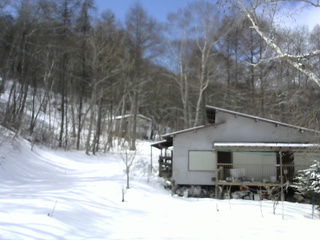 長野県菅平高原 ゆたか山荘 西側(坂上) 2026/02/19 12:00