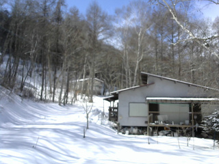 長野県菅平高原 ゆたか山荘 西側(坂上) 2026/02/19 12:30