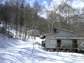 長野県菅平高原 ゆたか山荘 西側(坂上) 2026/02/19 12:45