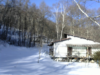 長野県菅平高原 ゆたか山荘 西側(坂上) 2026/02/21 08:00