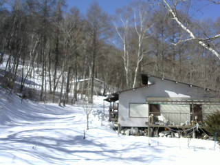 長野県菅平高原 ゆたか山荘 西側(坂上) 2026/02/21 10:45