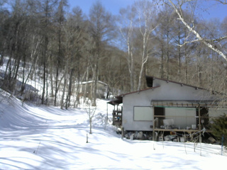 長野県菅平高原 ゆたか山荘 西側(坂上) 2026/02/21 12:00