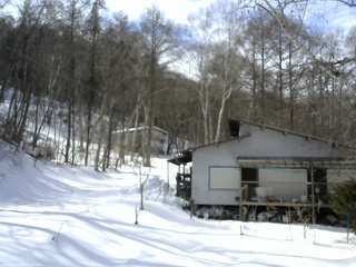 長野県菅平高原 ゆたか山荘 西側(坂上) 2026/02/21 13:15