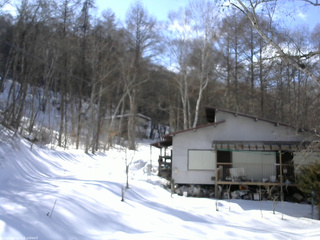 長野県菅平高原 ゆたか山荘 西側(坂上) 2026/02/21 14:15
