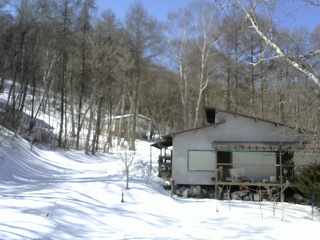 長野県菅平高原 ゆたか山荘 西側(坂上) 2026/02/22 12:00