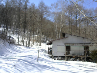 長野県菅平高原 ゆたか山荘 西側(坂上) 2026/02/22 12:45