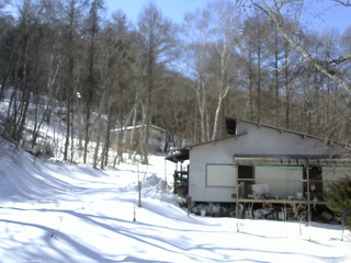 長野県菅平高原 ゆたか山荘 西側(坂上) 2026/02/22 13:15