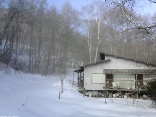 長野県菅平高原 ゆたか山荘 西側(坂上) 2026/02/23 08:00