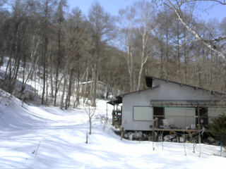 長野県菅平高原 ゆたか山荘 西側(坂上) 2026/02/23 12:00