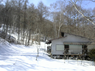 長野県菅平高原 ゆたか山荘 西側(坂上) 2026/02/23 12:15