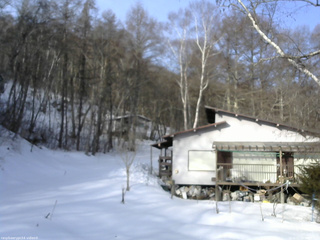 長野県菅平高原 ゆたか山荘 西側(坂上) 2026/02/24 08:00
