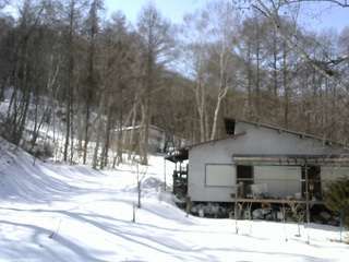 長野県菅平高原 ゆたか山荘 西側(坂上) 2026/02/24 13:15