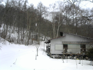 長野県菅平高原 ゆたか山荘 西側(坂上) 2026/02/25 08:00