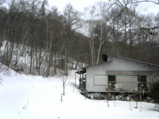 長野県菅平高原 ゆたか山荘 西側(坂上) 2026/02/25 08:15