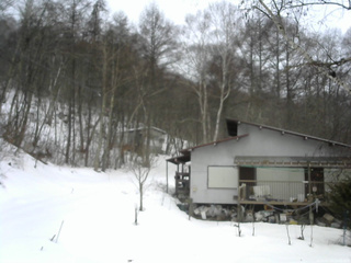 長野県菅平高原 ゆたか山荘 西側(坂上) 2026/02/25 10:45