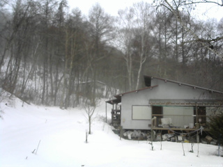 長野県菅平高原 ゆたか山荘 西側(坂上) 2026/02/25 12:15