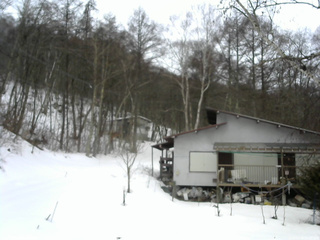 長野県菅平高原 ゆたか山荘 西側(坂上) 2026/02/25 12:30