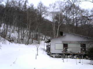 長野県菅平高原 ゆたか山荘 西側(坂上) 2026/02/25 17:00