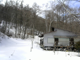 長野県菅平高原 ゆたか山荘 西側(坂上) 2026/02/26 12:00