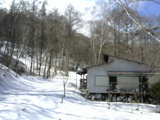 長野県菅平高原 ゆたか山荘 西側(坂上) 2026/02/26 12:15