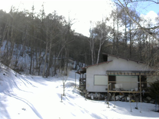 長野県菅平高原 ゆたか山荘 西側(坂上) 2026/02/26 15:00