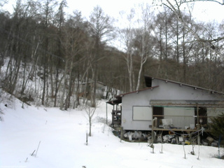 長野県菅平高原 ゆたか山荘 西側(坂上) 2026/02/27 12:45