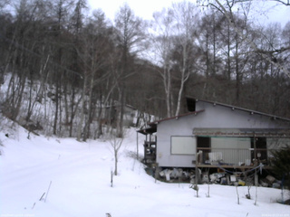 長野県菅平高原 ゆたか山荘 西側(坂上) 2026/02/27 17:15