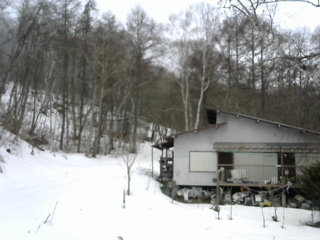 長野県菅平高原 ゆたか山荘 西側(坂上) 2026/02/28 08:45