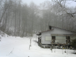 長野県菅平高原 ゆたか山荘 西側(坂上) 2026/02/28 11:15
