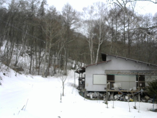 長野県菅平高原 ゆたか山荘 西側(坂上) 2026/02/28 15:15
