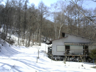 長野県菅平高原 ゆたか山荘 西側(坂上) 2026/03/01 13:15