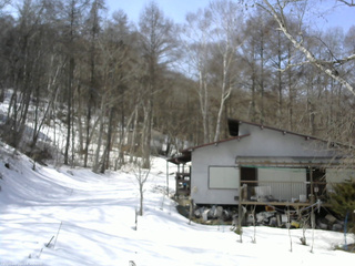 長野県菅平高原 ゆたか山荘 西側(坂上) 2026/03/02 12:00