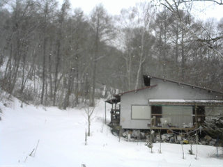 長野県菅平高原 ゆたか山荘 西側(坂上) 2026/03/03 12:15
