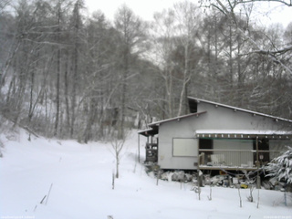 長野県菅平高原 ゆたか山荘 西側(坂上) 2026/03/04 07:00
