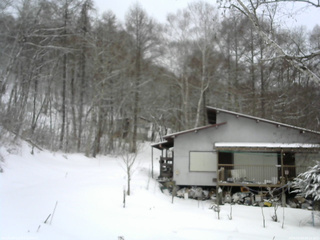 長野県菅平高原 ゆたか山荘 西側(坂上) 2026/03/04 09:15