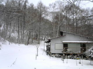 長野県菅平高原 ゆたか山荘 西側(坂上) 2026/03/04 11:00