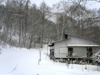 長野県菅平高原 ゆたか山荘 西側(坂上) 2026/03/04 11:15