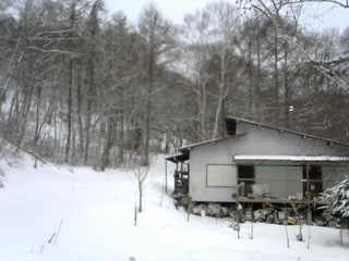 長野県菅平高原 ゆたか山荘 西側(坂上) 2026/03/04 11:30