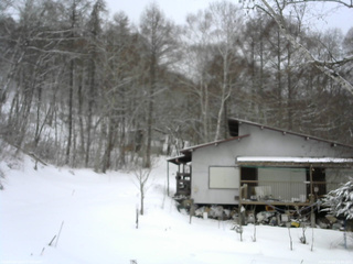 長野県菅平高原 ゆたか山荘 西側(坂上) 2026/03/04 11:45