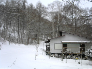 長野県菅平高原 ゆたか山荘 西側(坂上) 2026/03/04 12:30