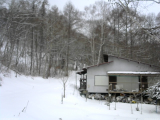 長野県菅平高原 ゆたか山荘 西側(坂上) 2026/03/04 13:15