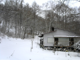 長野県菅平高原 ゆたか山荘 西側(坂上) 2026/03/04 13:45
