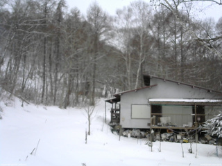 長野県菅平高原 ゆたか山荘 西側(坂上) 2026/03/04 14:00