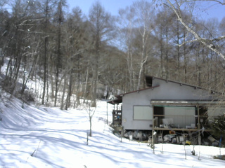 長野県菅平高原 ゆたか山荘 西側(坂上) 2026/03/05 12:30