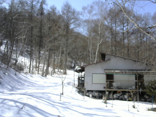 長野県菅平高原 ゆたか山荘 西側(坂上) 2026/03/05 13:00